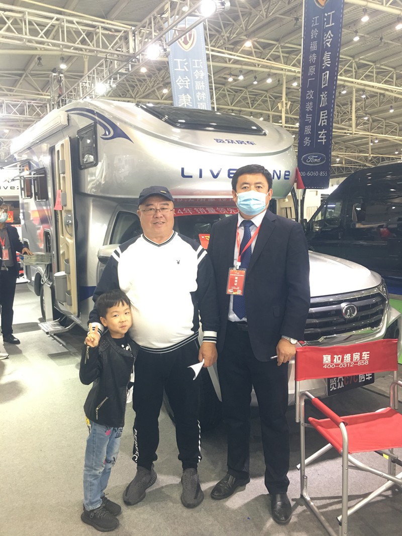 從這選房車的顧客怎么這么多？