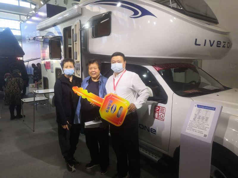 從這選房車的顧客怎么這么多？